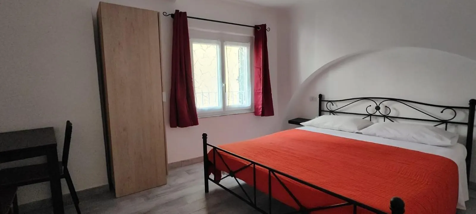Le Quattro Stagioni Bed & Breakfast Genoa Italy