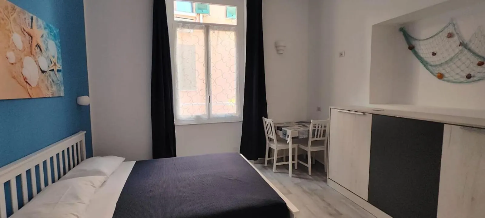 Le Quattro Stagioni Bed & Breakfast Genoa Italy